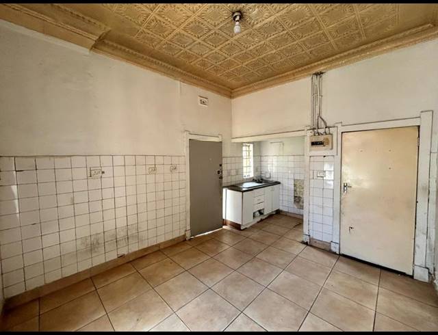 7 BEDROOM HOUSE FOR SALE IN GERMISTON CENTRAL